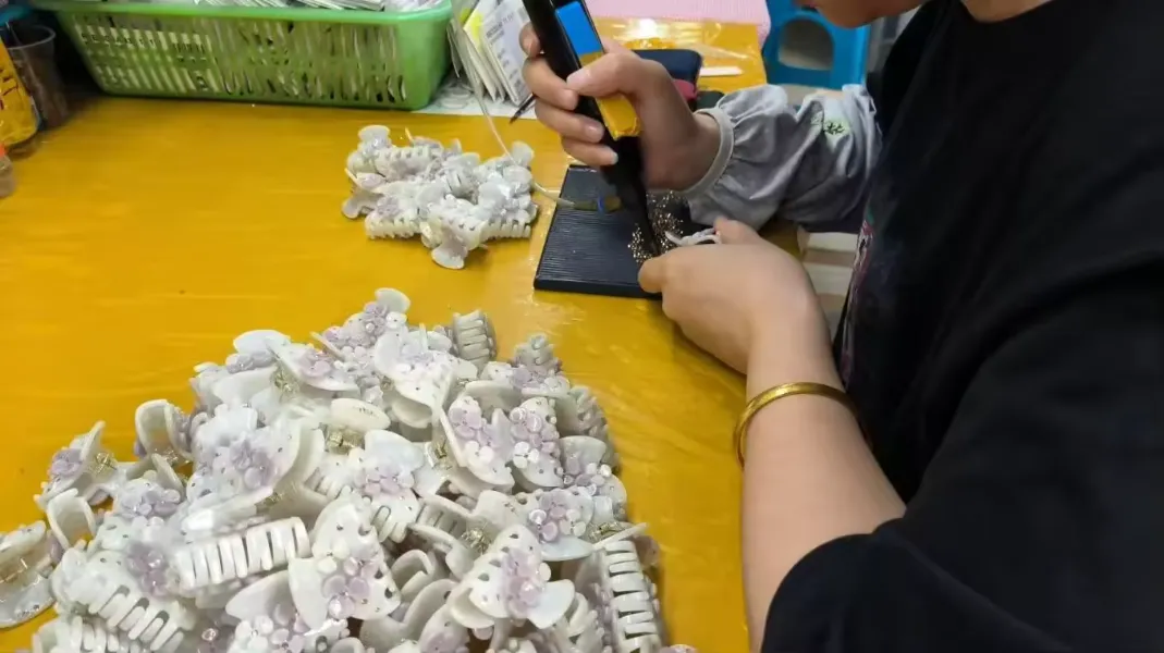 Custom Hair Claw Manufacturer