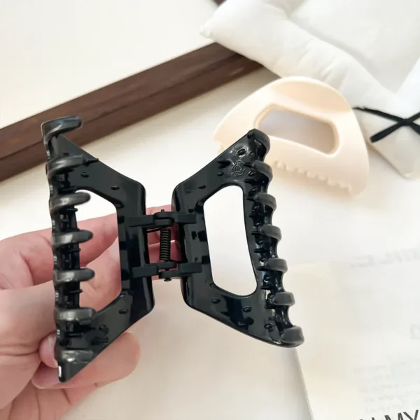 Soft Silicone Semi-Circle Hair Claw - Image 3