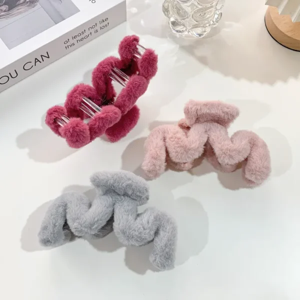 Fuzzy Wave Fabric Hair Claw - Image 2