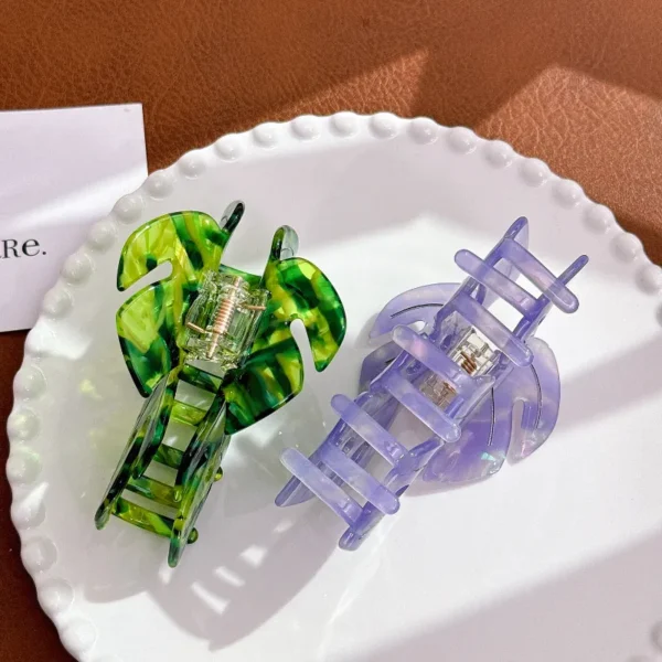 Leaf-Shaped Acetate Hair Claw - Image 3